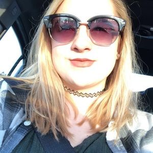 Meet your Posher, Emily